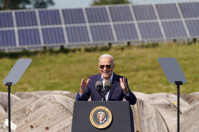 Tổng thống Mỹ Joe Biden ph&aacute;t biểu trong chuyến thăm c&ocirc;ng ty ở Westby, Wisconsin, Mỹ ng&agrave;y 5/9/2024 - Ảnh: Reuters